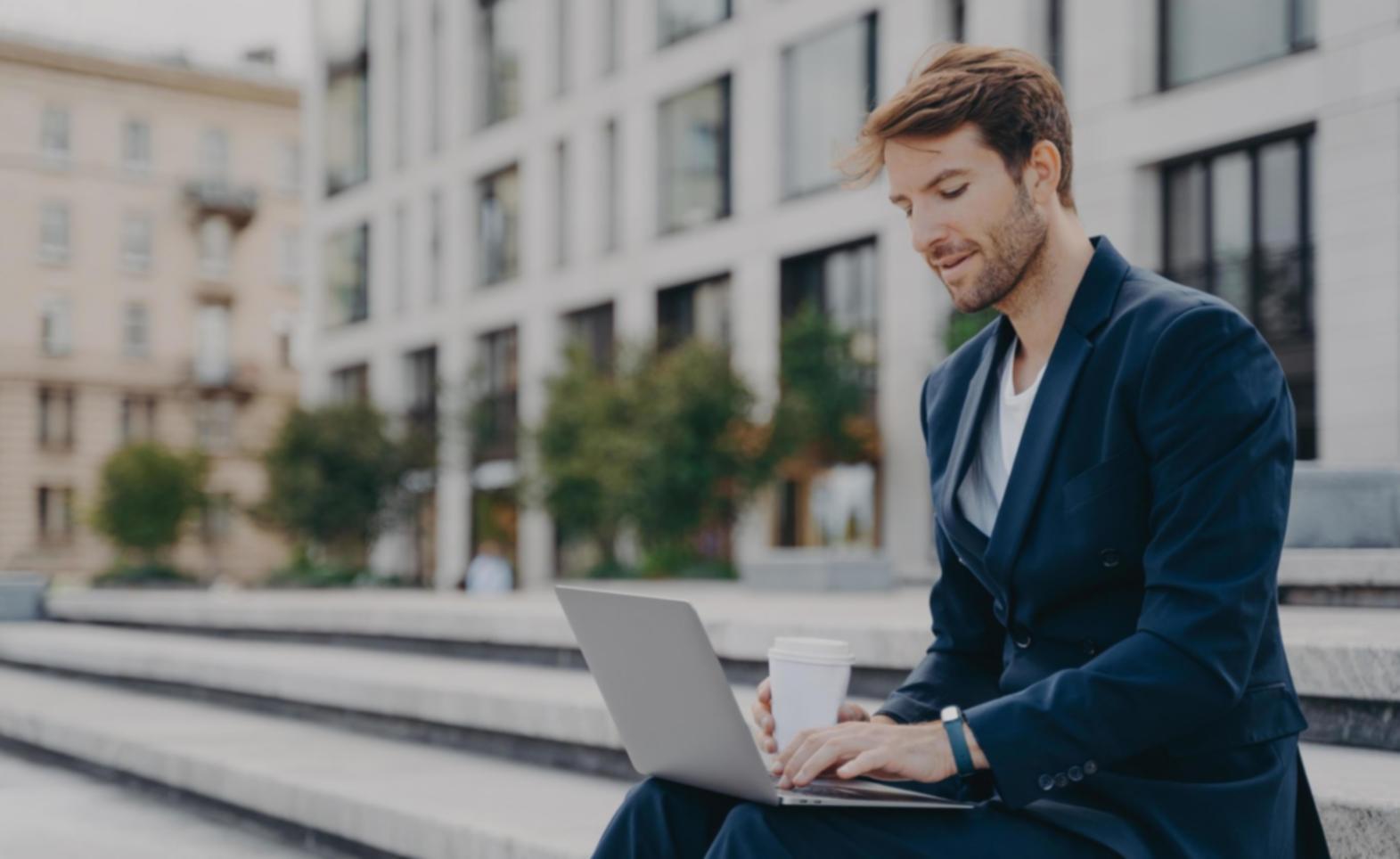 Analyse financière sur écran d'ordinateur